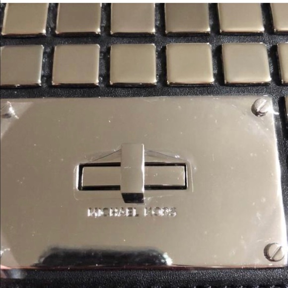 MICHAELS KORS NATALIA TILE GENUINE LEATHER CLUTCH - Picture 3 of 12